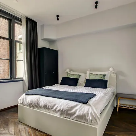 לינה וארוחת בוקר Luxury Canal District *